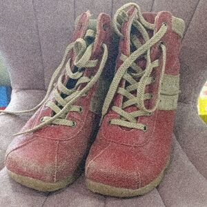 On your feet Red and Tan High-Top Sneakers